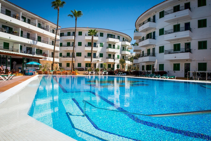 Imagen de la piscina del Apartamentos Las Faluas. Foto 15