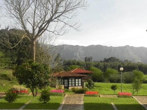 Imagen de los exteriores del Apartamentos Las Nieves, Poo de Llanes. Foto 7