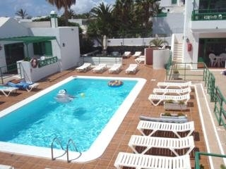 Imagen de la piscina del Apartamentos Las Palmeras, Puerto del Carmen. Foto 5