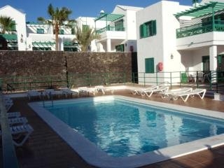 Imagen de la piscina del Apartamentos Las Palmeras, Puerto del Carmen. Foto 7