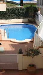 Imagen de la piscina del Apartamentos Latin. Foto 8