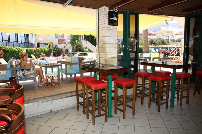 Imagen del bar/restaurante del Apartamentos Le Palme, Creta. Foto 4