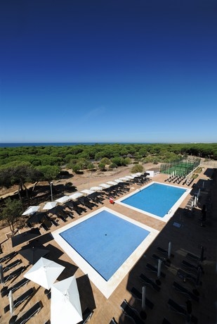 Imagen de la piscina del Apartamentos Leo Deluxe Punta Umbría. Foto 6