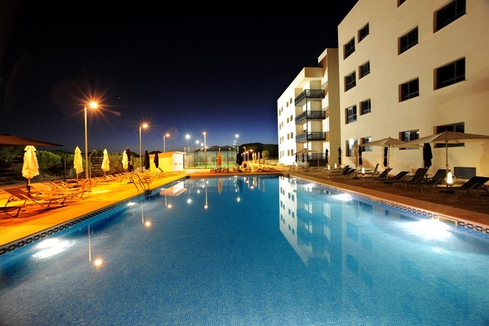 Imagen de la piscina del Apartamentos Leo Deluxe Punta Umbría. Foto 7