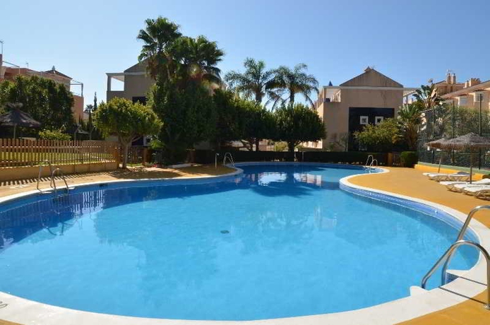 Imagen de la piscina del Apartamentos Leo Ipanema. Foto 15