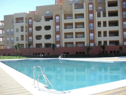 Imagen de la piscina del Apartamentos Leo Las Garzas. Foto 7