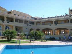 Imagen de los exteriores del Apartamentos Leo Los Mirlos. Foto 4