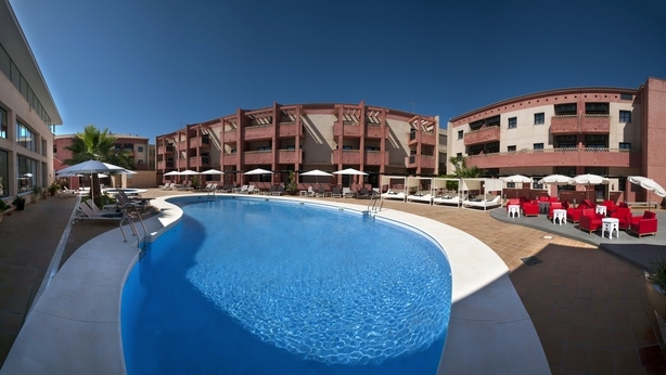 Imagen de la piscina del Apartamentos Leo Punta Umbria- Adults Only. Foto 17