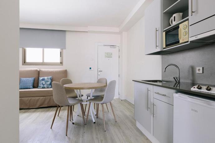 Imagen general del Apartamentos Leonardo Royal Suites Ibiza Santa Eulalia. Foto 3