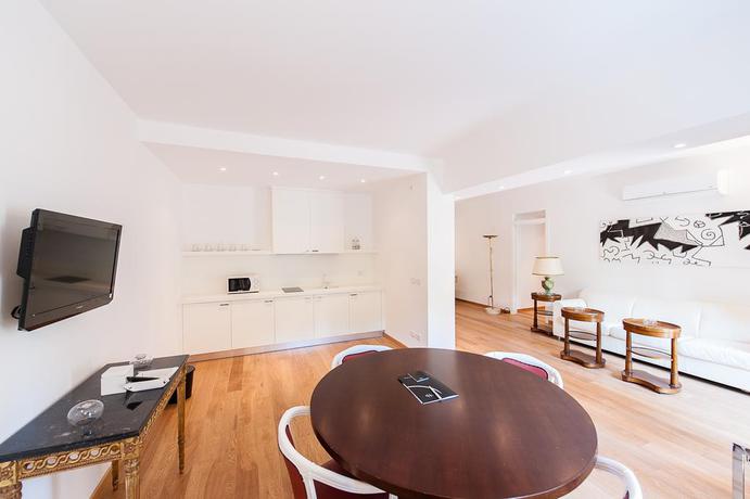 Imagen de los interiores del Apartamentos Lhp Suite Santa Margherita. Foto 6