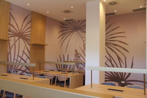 Imagen general del Apartamentos Livensa Living Studios Malaga Feria Hotel. Foto 7