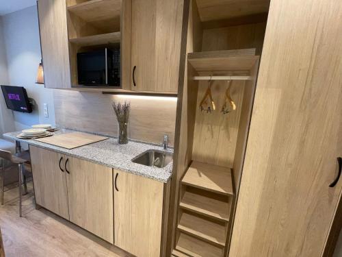 Imagen general del Apartamentos Livensa Living Studios Malaga Feria Hotel. Foto 10