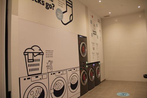 Imagen general del Apartamentos Livensa Living Studios Malaga Feria Hotel. Foto 14