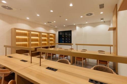 Imagen de los interiores del Apartamentos Livensa Living Studios San Sebastián - SK. Foto 12