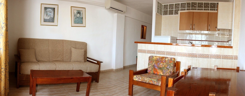Imagen de los interiores del Apartamentos Llevant. Foto 11
