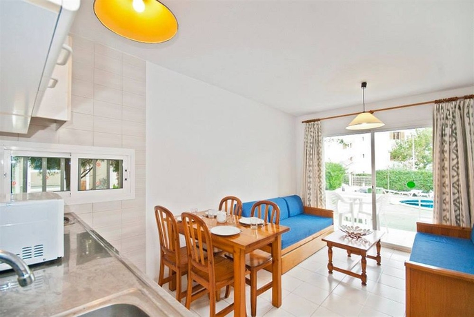 Imagen de los interiores del Apartamentos Llevant Puerto De Pollensa. Foto 10