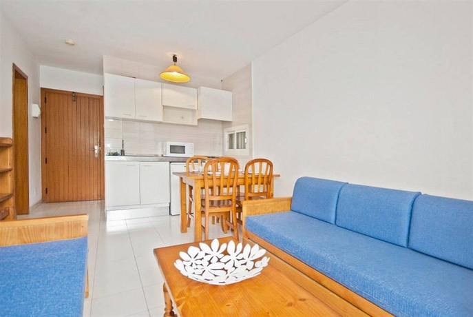 Imagen de los interiores del Apartamentos Llevant Puerto De Pollensa. Foto 12