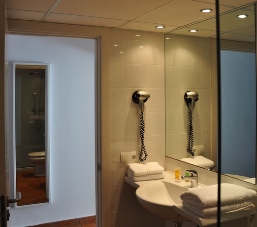 Imagen de la habitación del Apartamentos Llobet Ibiza. Foto 7