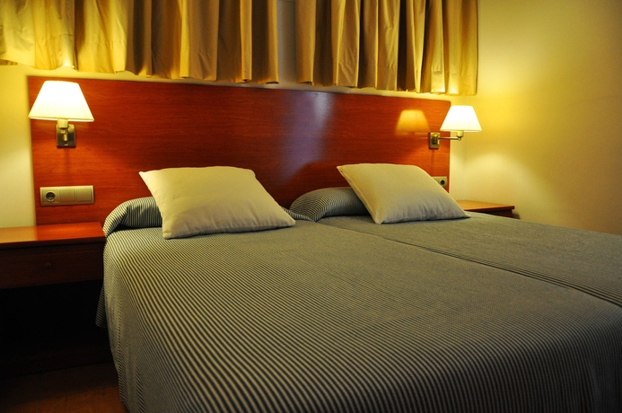 Imagen de la habitación del Apartamentos Llobet Ibiza. Foto 9