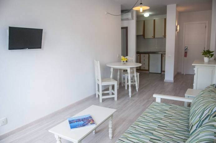 Imagen de la habitación del Apartamentos Loar Ferreries Aptos.. Foto 14