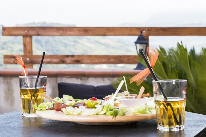 Imagen del bar/restaurante del Apartamentos Locanda Del Vecchio Borgo. Foto 2