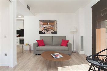 Imagen general del Apartamentos Lodging Ramblas Boqueria. Foto 11