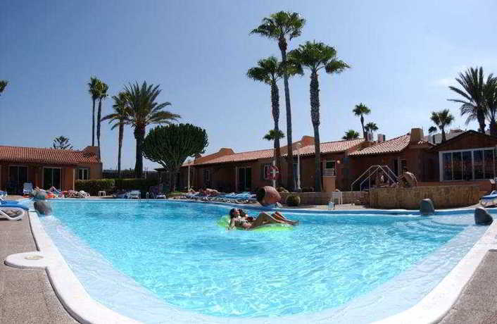 Imagen de la piscina del Apartamentos Los Almendros. Foto 5