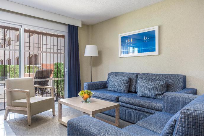 Imagen general del Apartamentos Los Amigos Beach Club. Foto 3