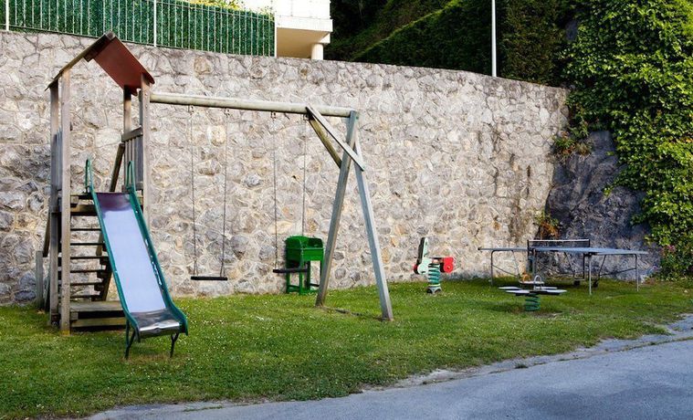 Imagen de los exteriores del Apartamentos Los Arces, Isla. Foto 8