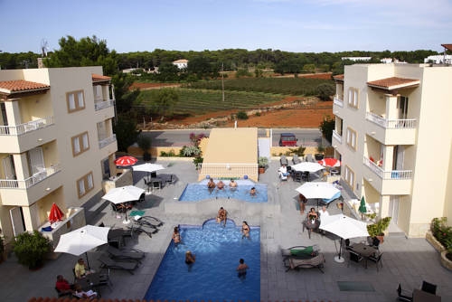 Imagen general del Apartamentos Los Arcos, Santa Eulalia des Riu. Foto 9