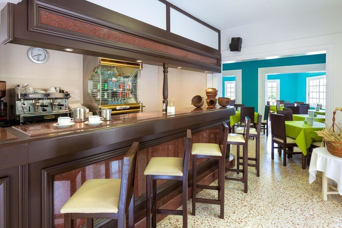 Imagen del bar/restaurante del Apartamentos Los Dragos del Norte. Foto 3