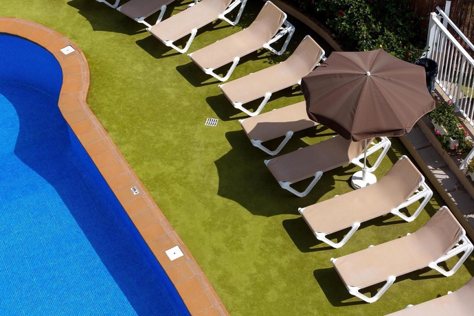 Imagen de la piscina del Apartamentos Los Dragos del Norte. Foto 13