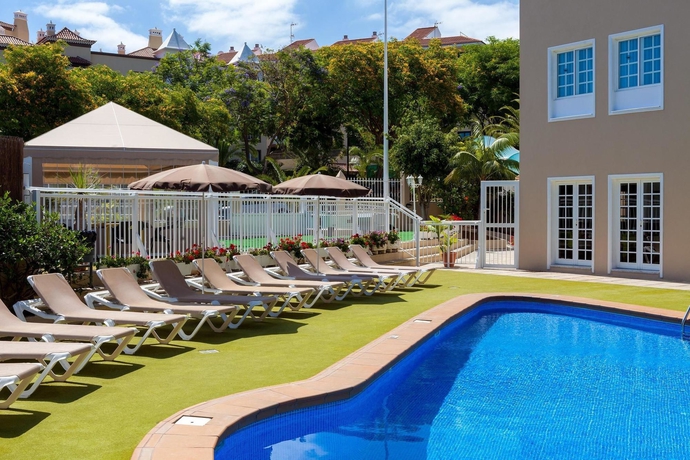 Imagen de la piscina del Apartamentos Los Dragos del Norte. Foto 15