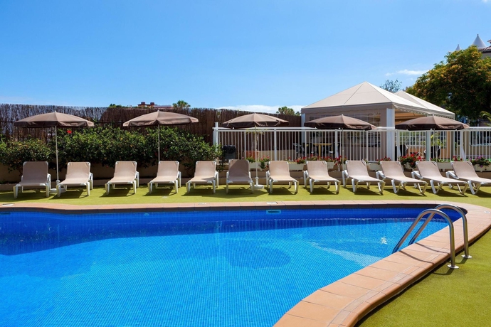 Imagen de la piscina del Apartamentos Los Dragos del Norte. Foto 16