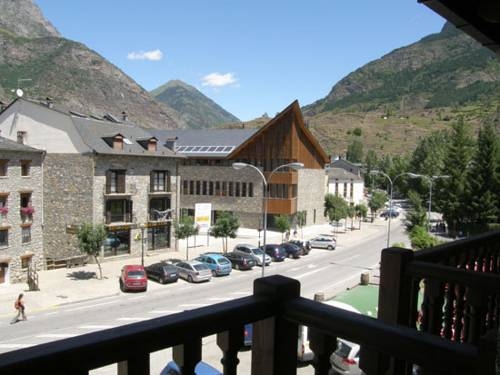 Imagen de los exteriores del Apartamentos Los Lagos, Benasque. Foto 10