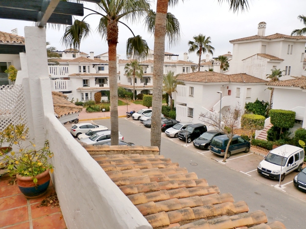 Imagen de los exteriores del Apartamentos Los Naranjos de Marbella Serinamar. Foto 6