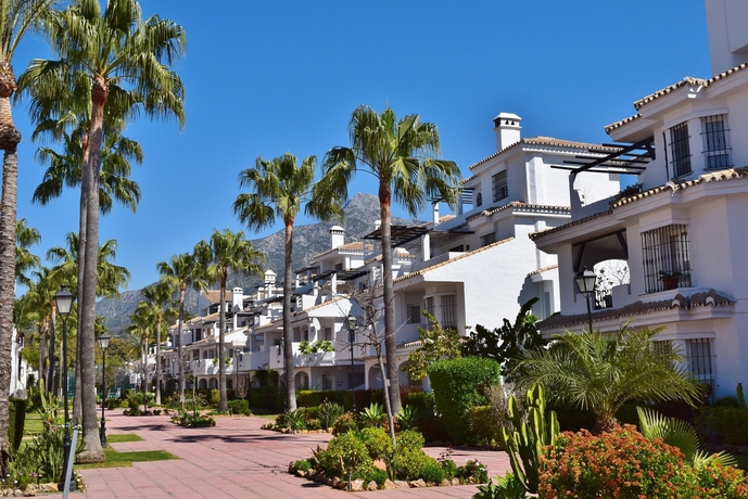 Imagen de los exteriores del Apartamentos Los Naranjos de Marbella Serinamar. Foto 8