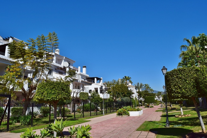 Imagen de los exteriores del Apartamentos Los Naranjos de Marbella Serinamar. Foto 10
