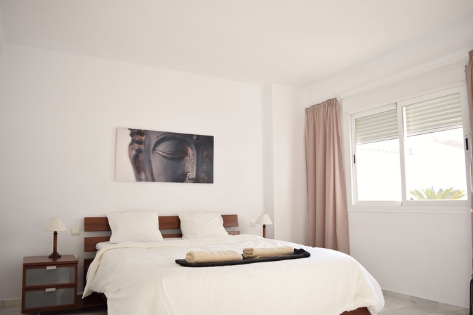 Imagen de la habitación del Apartamentos Los Naranjos de Marbella Serinamar. Foto 2