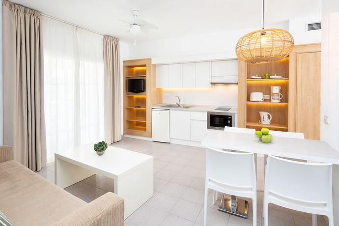 Imagen de la habitación del Apartamentos Los Olivos Beach Resort. Foto 3