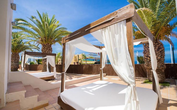 Imagen de los interiores del Apartamentos Los Olivos Beach Resort. Foto 17