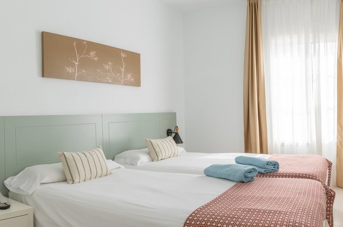 Imagen de la habitación del Apartamentos Los Olivos Beach Resort. Foto 15