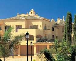 Imagen de los exteriores del Apartamentos Los Patios de Santa Mar&iacute;a Golf. Foto 5