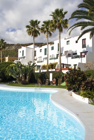 Imagen de la piscina del Apartamentos Los Rosales, Playa Cancajos. Foto 14