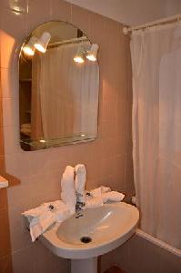 Imagen de la piscina del Apartamentos Los Tarajales. Foto 10