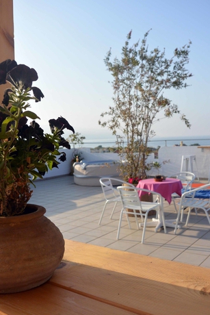 Imagen de los exteriores del Apartamentos Louladakis Apartments. Foto 7