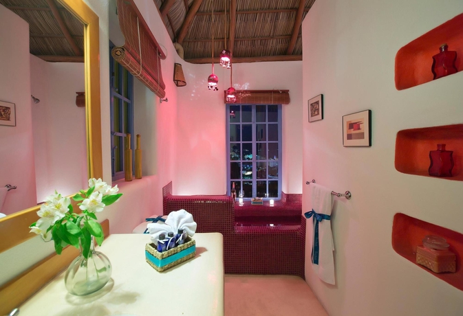 Imagen de la piscina del Apartamentos Luna L&iacute;quida Hotel Boutique. Foto 11