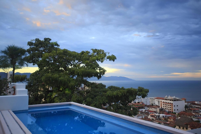Imagen de la piscina del Apartamentos Luna L&iacute;quida Hotel Boutique. Foto 12