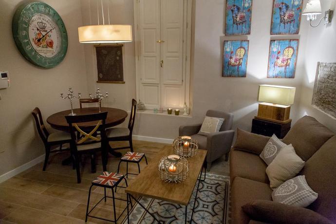 Imagen de la habitación del Apartamentos Luna Suites Palacio Almagra. Foto 4