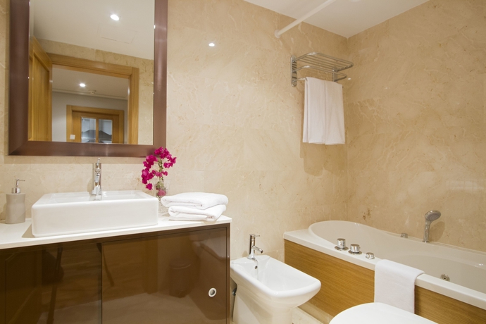 Imagen de la habitación del Apartamentos Luxury Marabo Suites. Foto 2